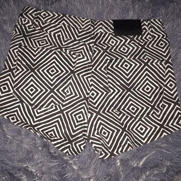 Shorts - Picture 3 of 4